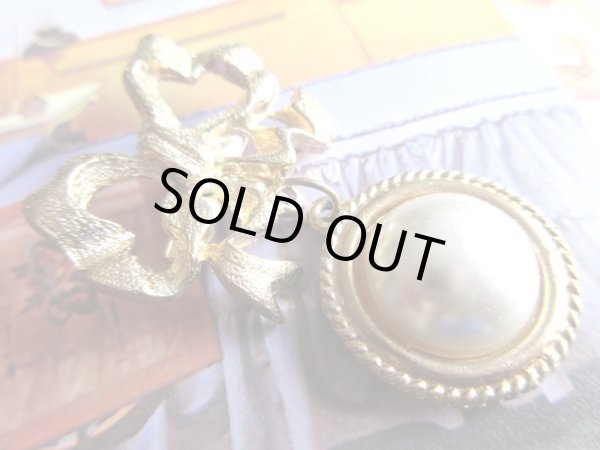 画像2: 【お行儀の良さが自慢です*】未使用*ゆらりリボンブローチ (2)