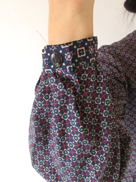 画像6: 【黒地ベースがオトナっぽ*】鮮やかフラワーワンピース (6)