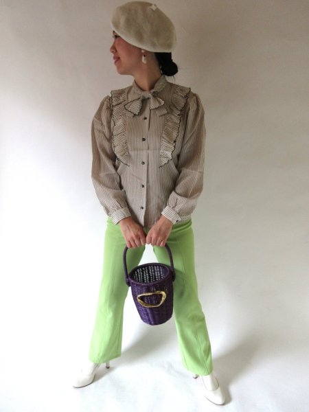 画像2: 【フリルにキュン*】フリルのストライプブラウス (2)